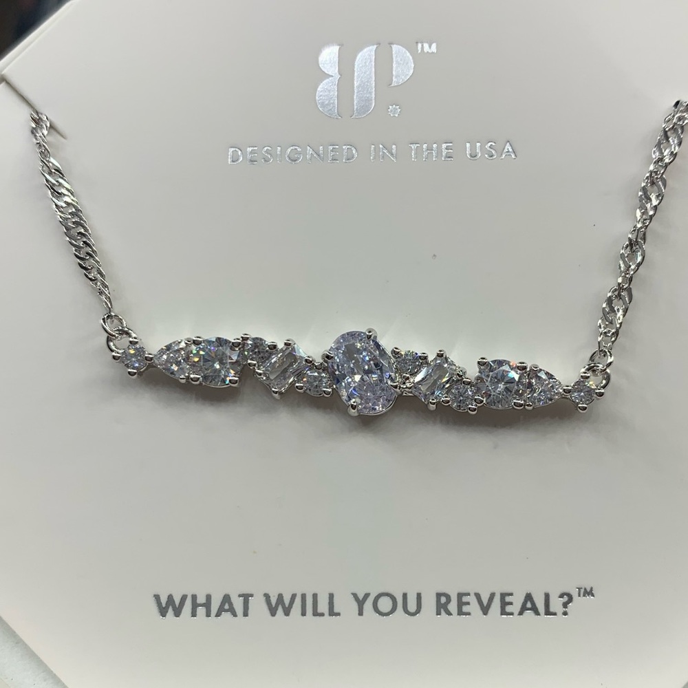 Bomb party necklace a bar set high